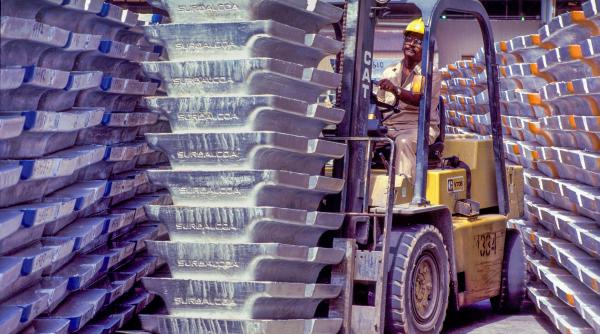 pretul aluminiului a depasit 3 000 de dolari pe tona si cuprul e in crestere
