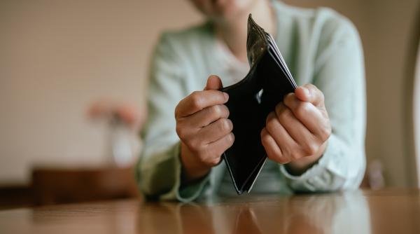 analistul iancu guda spune ca se poate economisi cu venituri mici iar salariile mari duc la risipa a dat si exemple de calcul