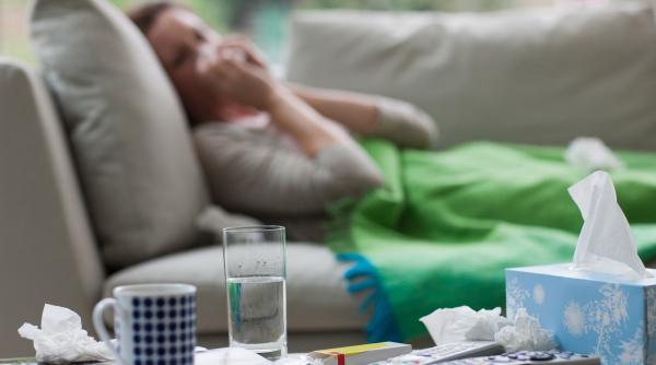 Cum tratăm corect o durere în gât. Mit/realitate: ne doare în gât când e frig afară