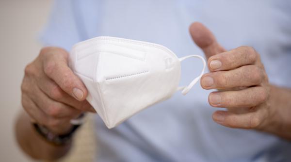 Gindrovel Dumitra recomandă purtarea măștii pentru cei cu probleme respiratorii: Nu punem botniţă. Dacă este necesar, să o poarte