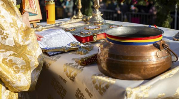 program de boboteaza la constanta si la patriarhia din bucuresti cand se ia agheasma mare