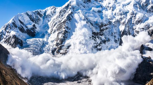 Se anunță ninsori puternice la munte. Este risc ridicat de avalanșe, avertizează ANM