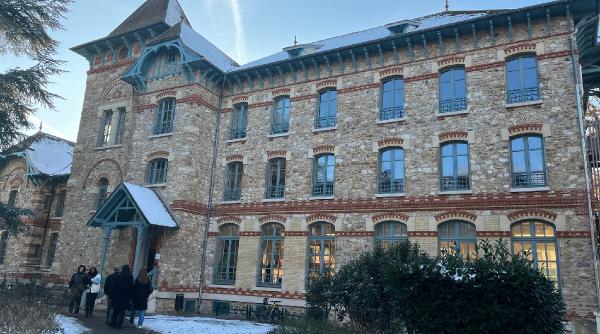 universitatea din franta unde sunt pregatiti spionii cum se numeste cursul care te transforma intr un james bond modern