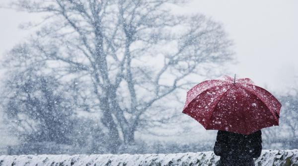 Vreme schimbătoare, cu ninsori și ploi în toată țara. Prognoza meteo pentru următoarele două săptămâni