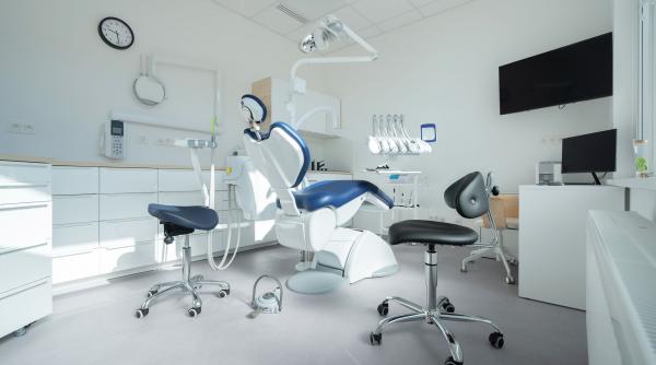 un medic stomatolog de 35 de ani a fost gasit mort in cabinetul lui din calarasi s a deschis dosar penal de moarte suspecta