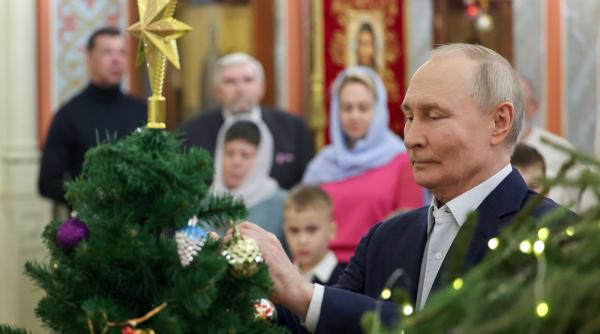 Cum a apărut Putin la biserică, la slujba de Crăciun pe rit vechi, care a durat toată noaptea. El a numit războiul „o misiune sfântă”