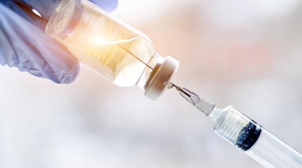 Decizie controversată în SUA: mai puține vaccinuri pentru copii, critici dure din partea medicilor
