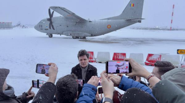 nicusor dan e blocat in paris avionul spartan nu poate decola pista nu poate fi curatata de zapada