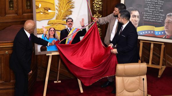 Pe locul ocupat de soţia lui Maduro în legislativul Venezuelei va sta o garoafă roşie. Legătura cu Revoluția Garoafelor și ce înseamnă
