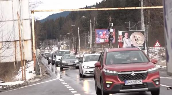 Trafic aglomerat pe DN 1 spre Bucureşti. Se circulă în coloană la Predeal, Azuga şi Buşteni. Rutele ocolitoare