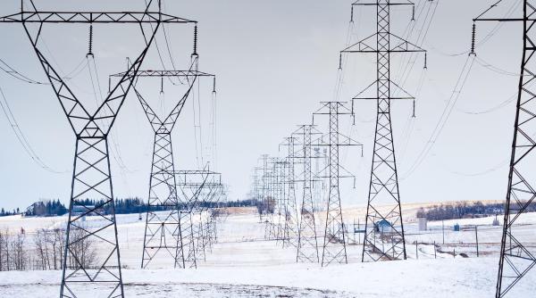 Gerul și ninsorile pun presiune pe rețelele de energie. Bogdan Ivan: "Suntem cu arma la picior”. Care este riscul unui blackout