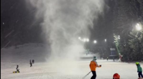 Imagini spectaculoase din Poiana Braşov. O "tornadă" de zăpadă s-a format pe pârtie