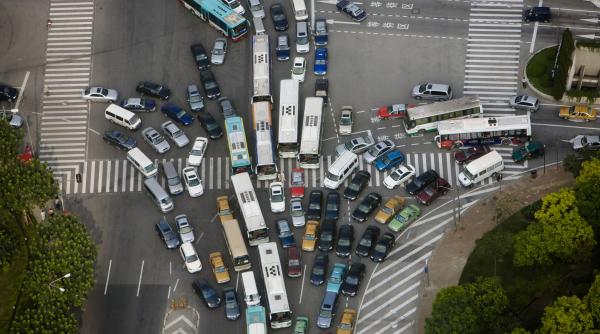 O capitală europeană sufocată de trafic rutier se gândește să aplice sistemul „par-impar”, folosit și în România în perioada comunistă