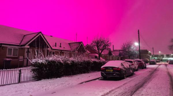 cerul a devenit roz aprins in timpul furtunii de zapada de joi seara in birmingham