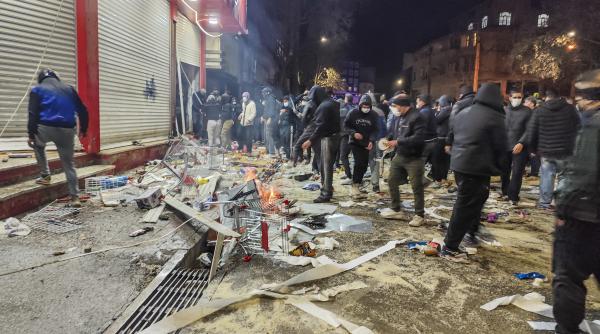 Proteste masive în Iran. Oamenii cer răsturnarea ayatollahului Khamenei și căderea regimului de la Teheran