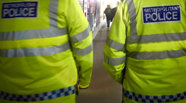 scandal la londra 5 000 de ofiteri de politie angajati fara respectarea procedurilor legale printre ei sunt si violatori in serie