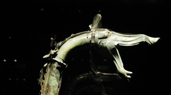 un artefact foarte rar a fost descoperit de arheologi carnixul e vechi de 2 000 de ani si a fost folosit impotriva legiunilor romane