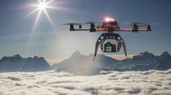 Un pixel roșu în zăpadă. Cum a rezolvat inteligența artificială misterul unui alpinist dispărut