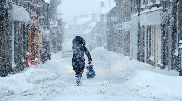 Va ninge în București tot weekend-ul, până marţi dimineaţa. Vreme geroasă, lapoviţă şi ninsoare, în prognoza meteo pentru Capitală