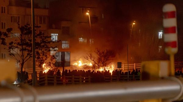 proteste masive in iran zeci de oameni au fost ucisi de fortele regimului spitalele sunt in haos internetul e oprit de 2 zile