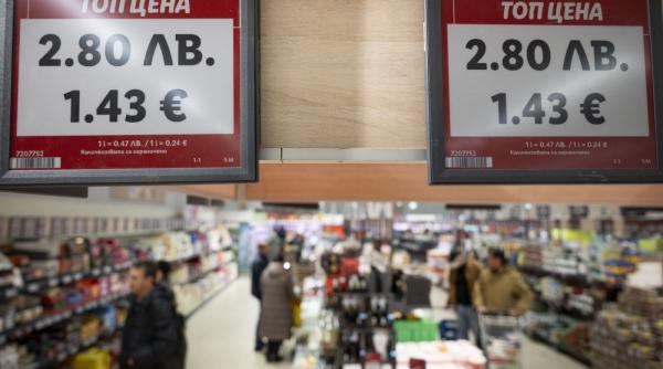 Aproape jumătate din numerarul în leva a dispărut din circulație. Cum fac băncile din Bulgaria schimbul în euro
