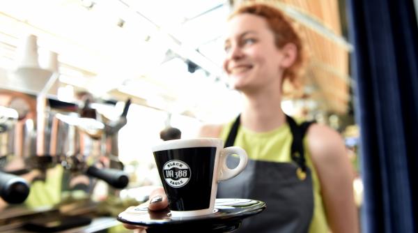 eurostat romania este printre tarile ue cu declin in productia de servicii