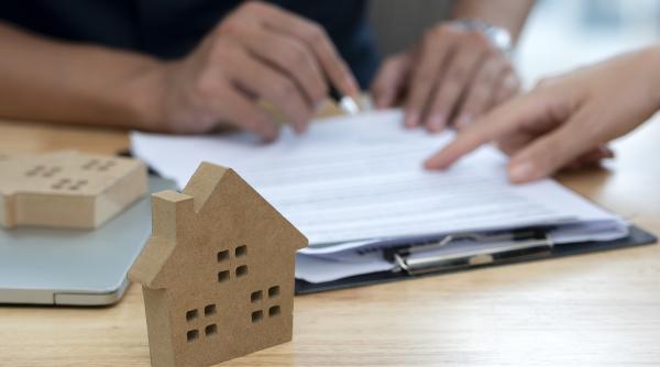 impozitele la locuinte ar putea creste din nou dupa ce statul pregateste taxarea la valoarea lor de piata de cand s ar aplica masura