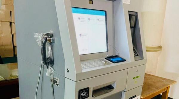 Orașul din România unde locuitorii plătesc taxe și impozite la roboței: „Avem de 8 ori mai mulţi decât funcţionari în primărie”