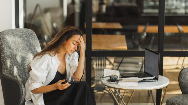 Șocul revenirii la muncă după sărbători: ce este post-holiday blues și cât durează