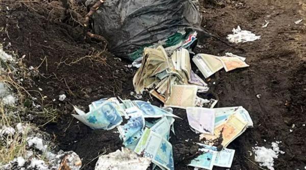 un sac plic cu bani a fost gasit de un muncitor care excava pe un santier in norvegia politia crede ca stie de unde sunt milioanele