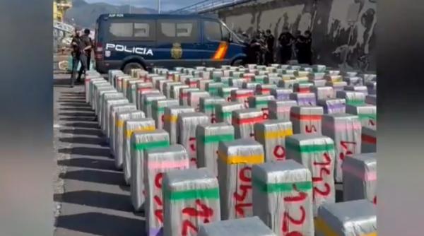 cea mai mare captura de cocaina din istorie gasita pe un vas politistii au folosit lopeti ca sa scoata balotii cu 10 tone de droguri