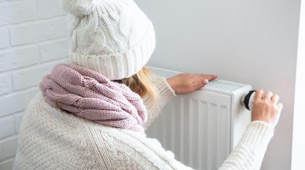 Gerul vine cu facturi record la energie în România: Termocentralele nu pot acoperi consumul, asigurat prin importuri la prețuri uriașe