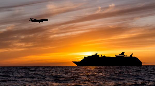 sua au folosit un avion civil ca sa atace o nava cu presupusi traficanti de droguri acuzatii de crima de razboi