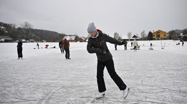 fenomen meteo neobisnuit lacul balaton a inghetat complet imagini impresionante cu marea ungariei