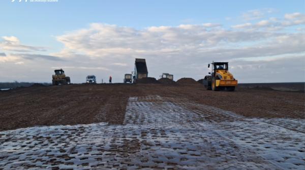 lucrarile pe lotul 3c2 chiribis biharia al autostrazii transilvania vor fi supervizate de o asociere de firme din romania si ungaria