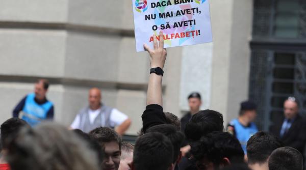 Studenții amenință că vor ieși în stradă dacă se reduc locurile la buget. Profesorii pregătesc greva generală înaintea examenelor