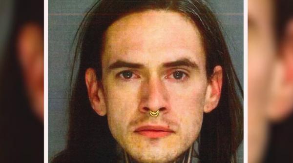 un barbat a furat 100 de schelete dintr un cimitir istoric ce au vazut politistii in casa lui film de groaza devenit realitate