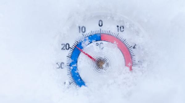 ANM anunță vreme deosebit de rece, polei și viscol. Cod galben de ger, cu temperaturi de până la -16 grade, în 4 județe