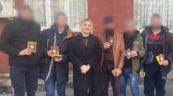 Cum a păcălit o fostă profesoară sute de tineri să lupte pe frontul din Ucraina. ”Unul dintre cei mai importanți recrutori ai Rusiei”