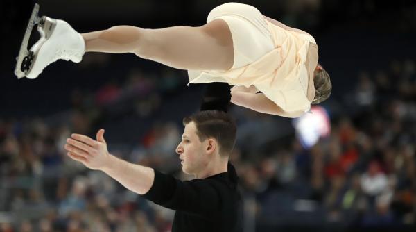 doi patinatori de top americani s au calificat la jocurile olimpice dar nu pot merge din cauza intarzierii pasaportului