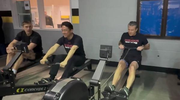 Imagini virale cu şeful Pentagonului şi ministrul Apărării din Japonia. Au mers împreună la sală, înainte de întâlnirea oficială