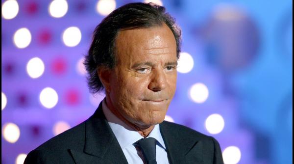 Julio Iglesias se confruntă cu noi acuzații de agresiune sexuală. O a treia victimă face declaraţii şocante