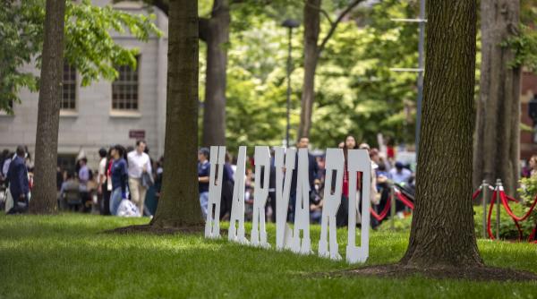 “O nouă ordine mondială în educație”. O universitate din China devansează Harvard, în topul mondial al cercetării