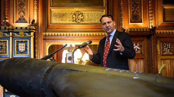 polonia califica drept ostil faptul ca ungaria ofera azil unui fost ministru acuzat de delapidare