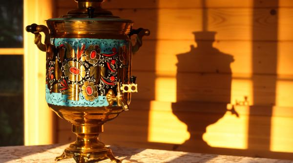 Un israelian a încercat să intre în Estonia cu un samovar din Rusia. Vameșii au refuzat să-l primească în țară