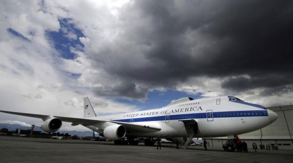 „Avionul apocalipsei” al SUA a aterizat pentru prima dată în 50 de ani pe un aeroport civil. Este conceput pentru un război nuclear