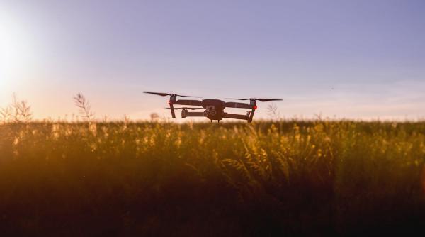 Dronele agricole schimbă jocul pe teren: Află ce soluții moderne aduc fermelor mari din România