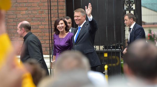 klaus iohannis si sotia sa nu si au platit impozitele primaria sibiu le a trimis somatie pentru datoriile restante
