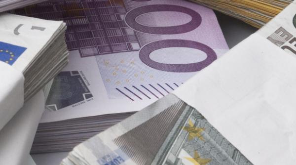 O familie bogată din Torino a fost păcălită cu 2 milioane de euro de un bărbat care se dădea prieten al familiei regale britanice