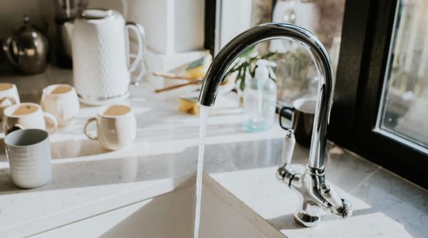 reducere de 47 de bani pe metru cub la pretul apei furnizate in curtea de arges pana cand va fi din nou potabila